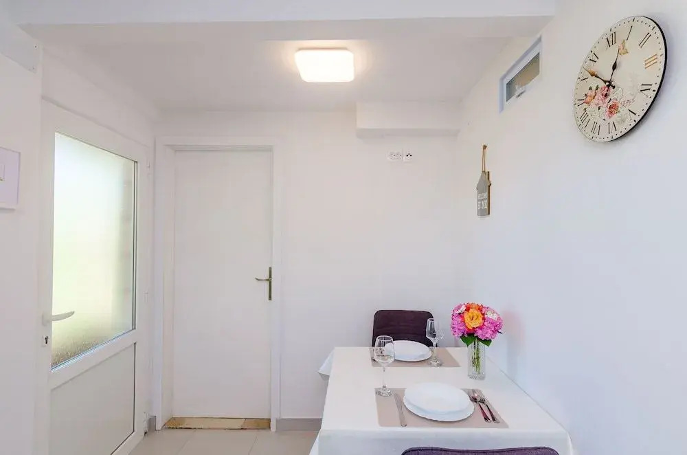 Apartments & Room Lino
