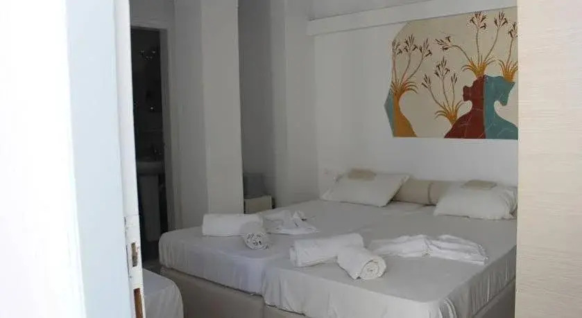 Angels In Fira Hotel