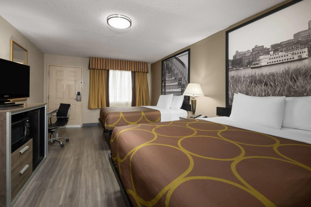 Super 8 by Wyndham Macon West