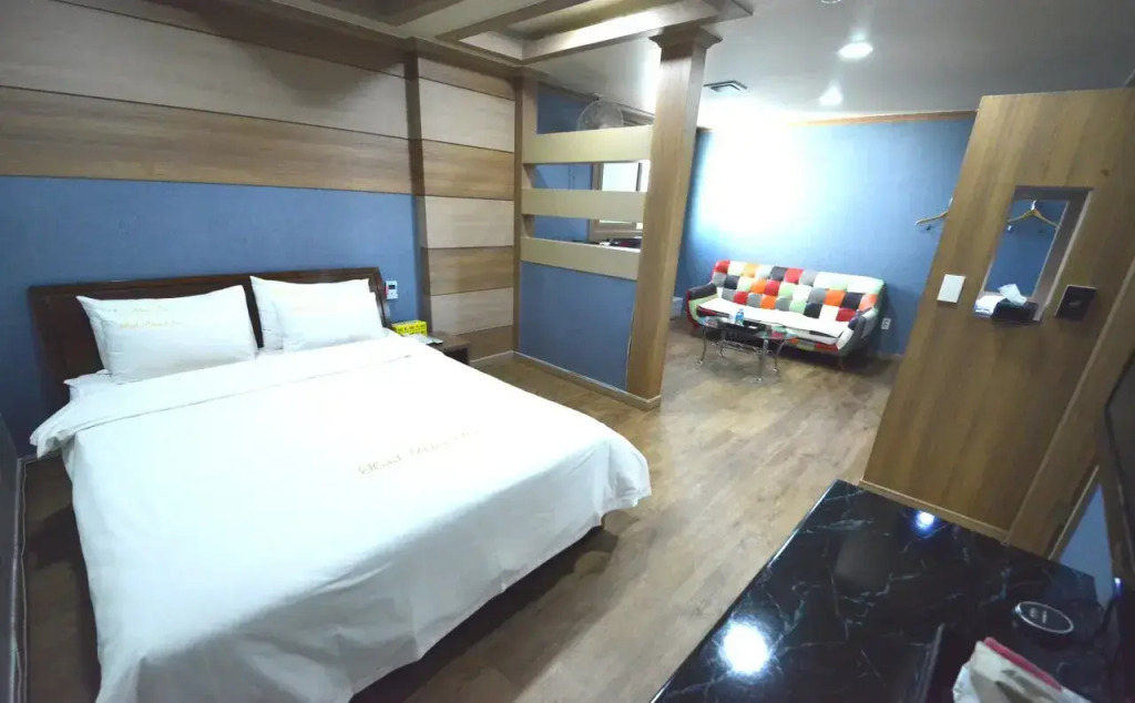Adam & Eve Hotel