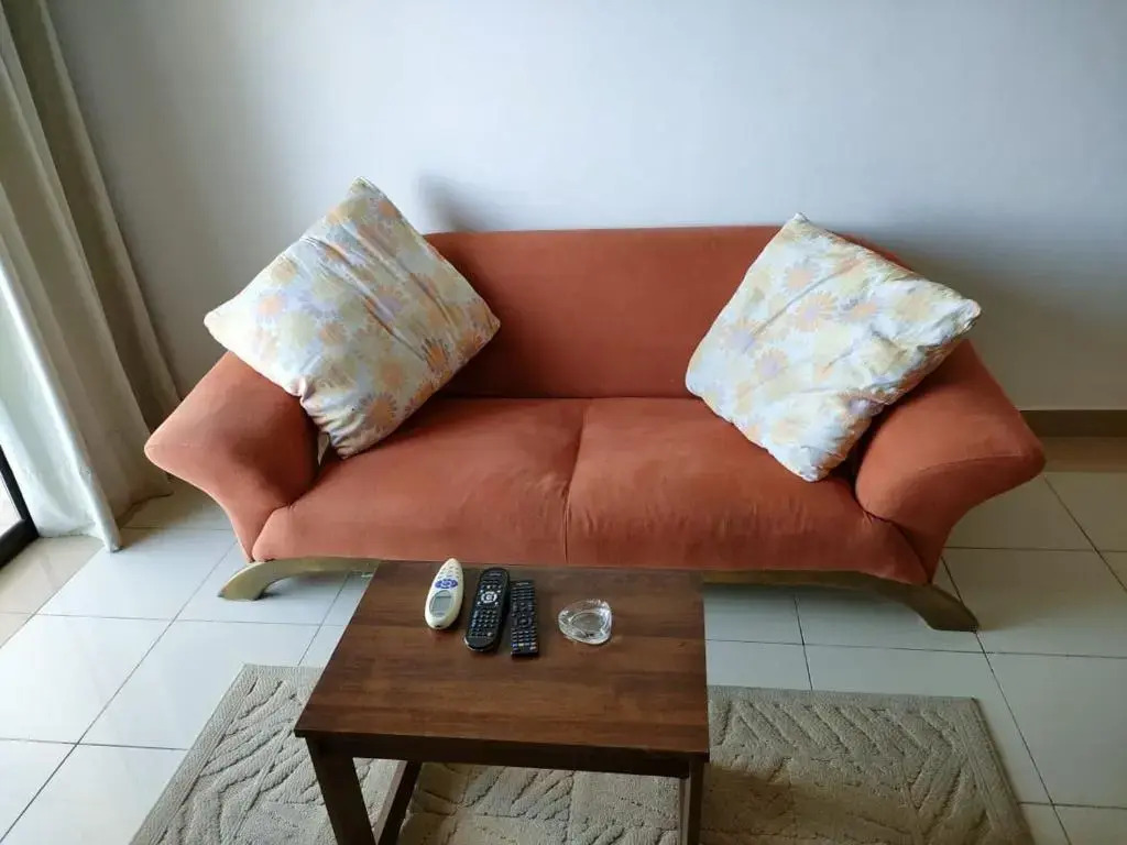 Lovely 2 bedroom condo with beach access & pool!