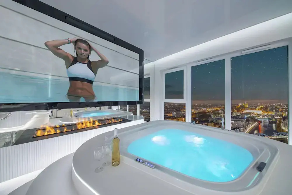 Amber & Wood 5 min to Old Town Parking River View & Balcony by UniqueRent