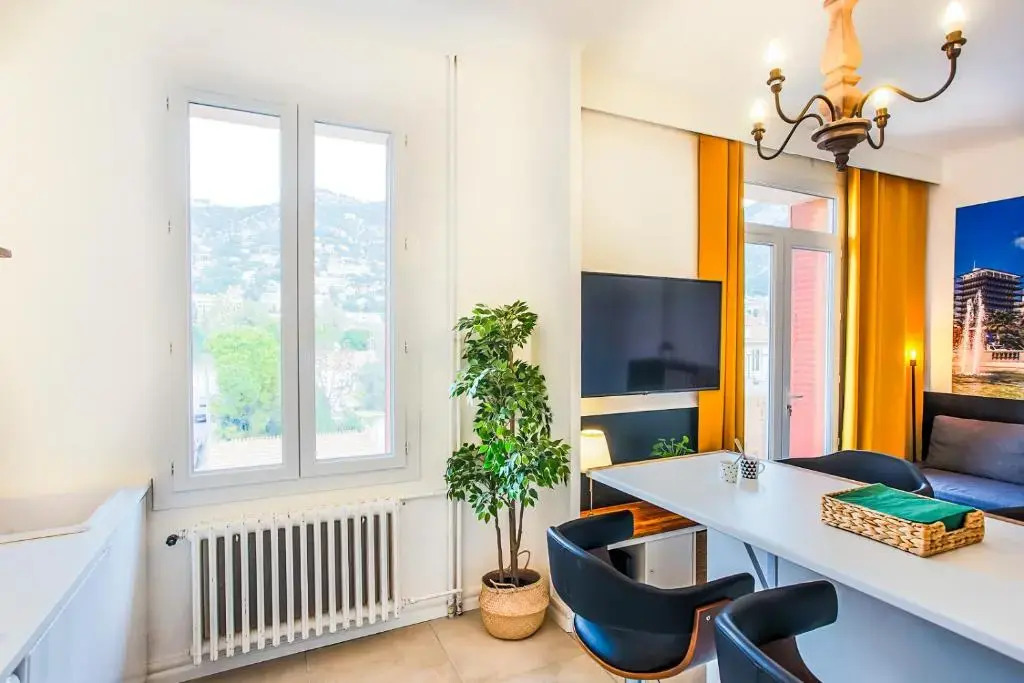 #3 Toulon CENTRE, BALCON, LUMINEUX, STATIONNEMENT FACILE, TOUT CONFORT