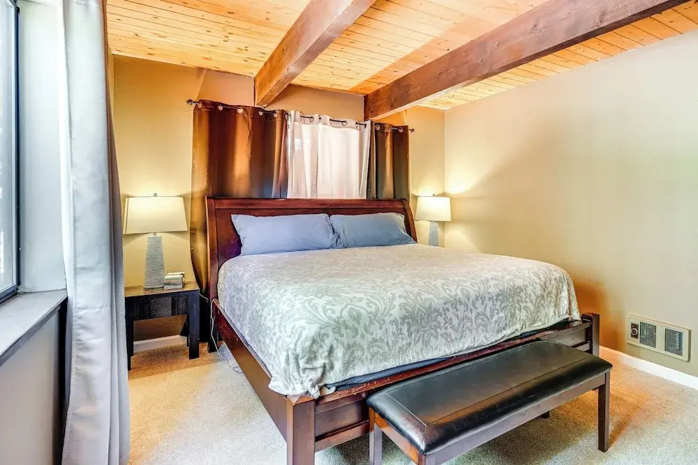 Big Trees Cabin: Pool Access, Sauna, Game Rm
