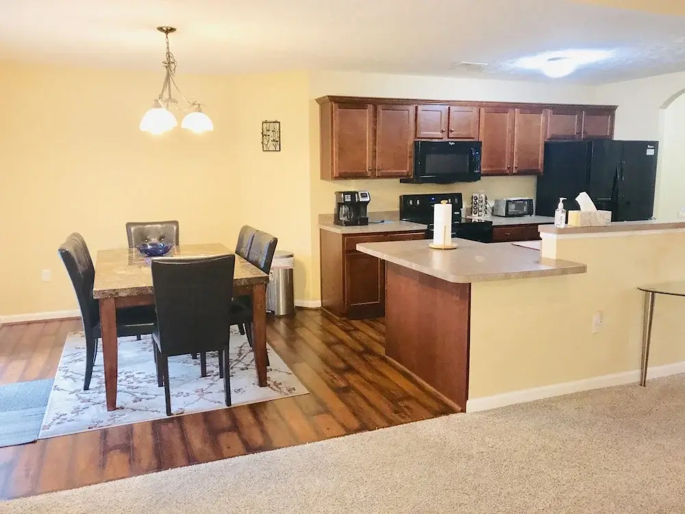 Spacious 3 BR Ranch House W Patio Yard in a Quiet Suburb