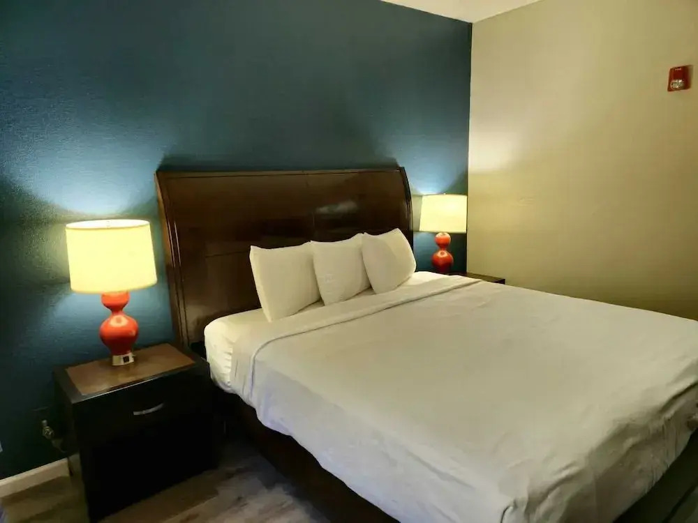 Budget Inn, Hwy 41