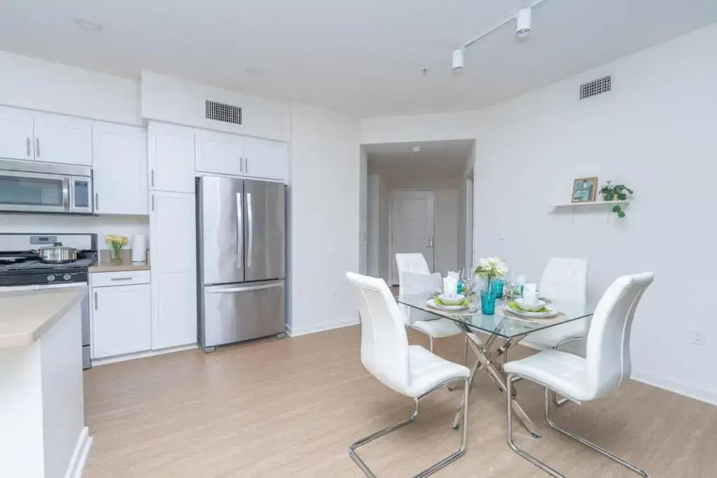 Amazing 2 bedroom 7 min from Disneyland w FREE Parking