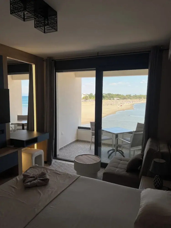 Seastar Apartments