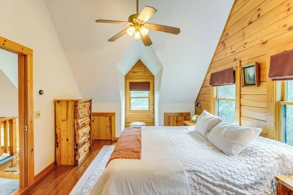 Spacious Wilmington Cabin: Walk to Lake