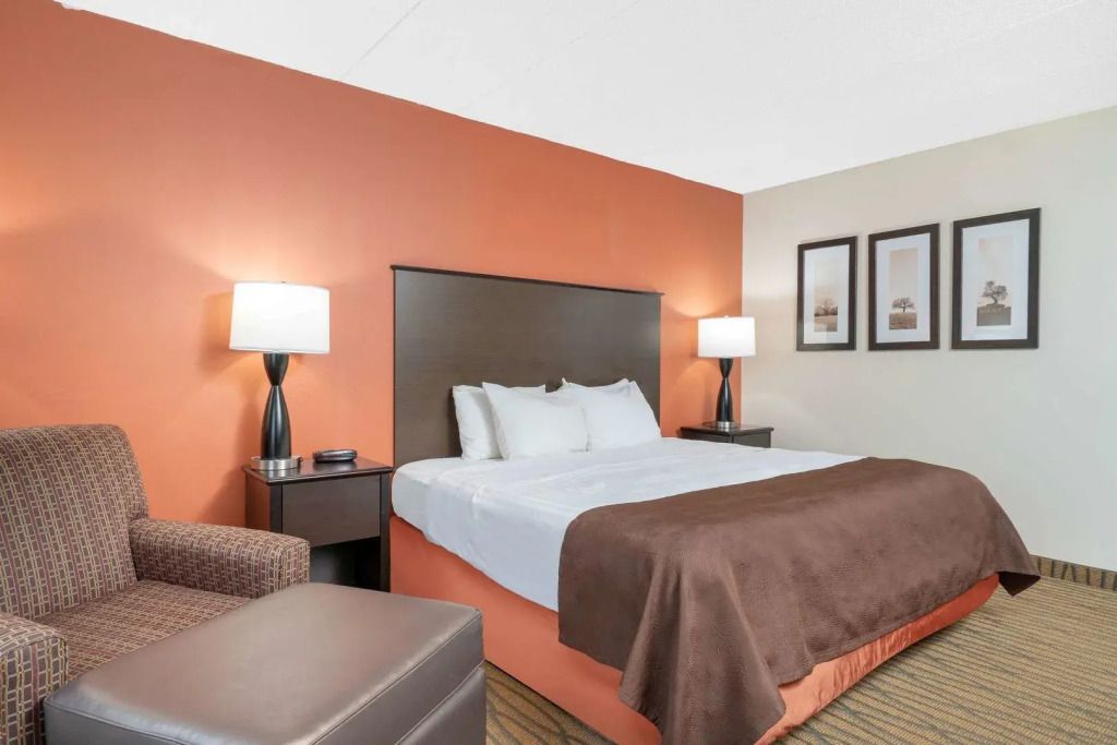 AmericInn by Wyndham Rogers