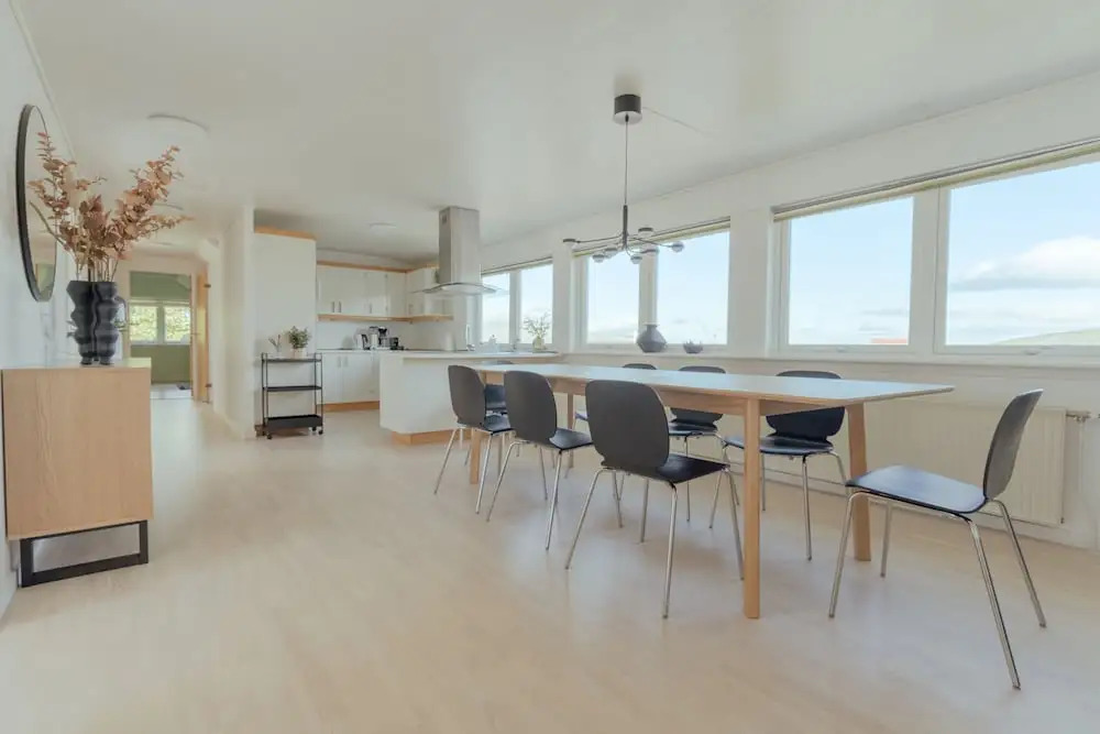 Large Penthouse Apt - Downtown - Marina