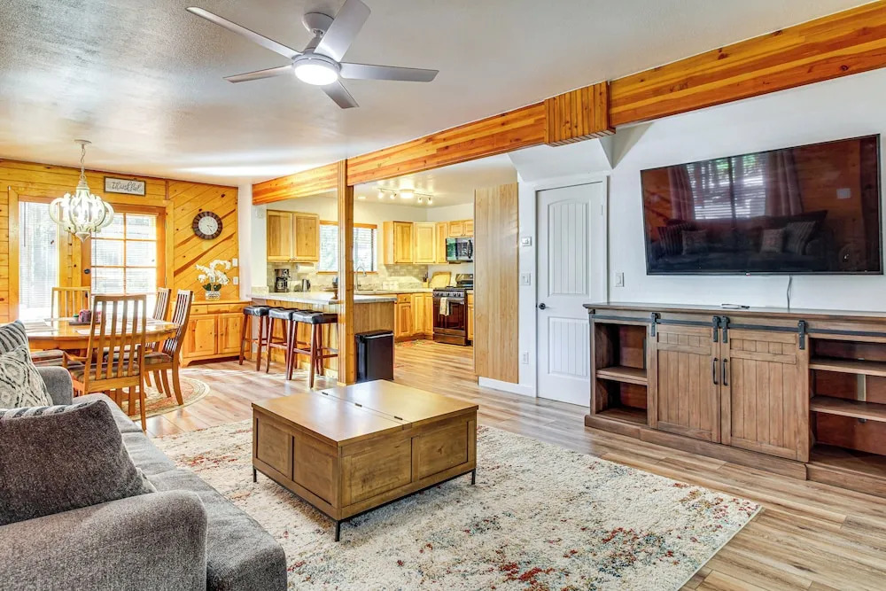 Game Room + Fireplace! Family Retreat in Pinetop