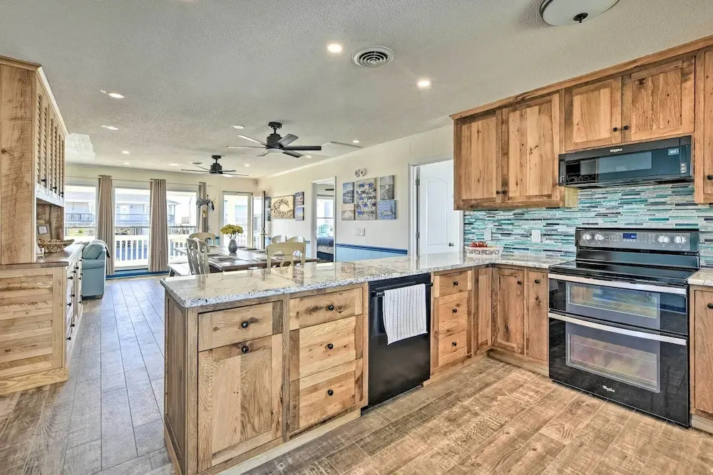 Coastal Home: Walk to Holden Beach!