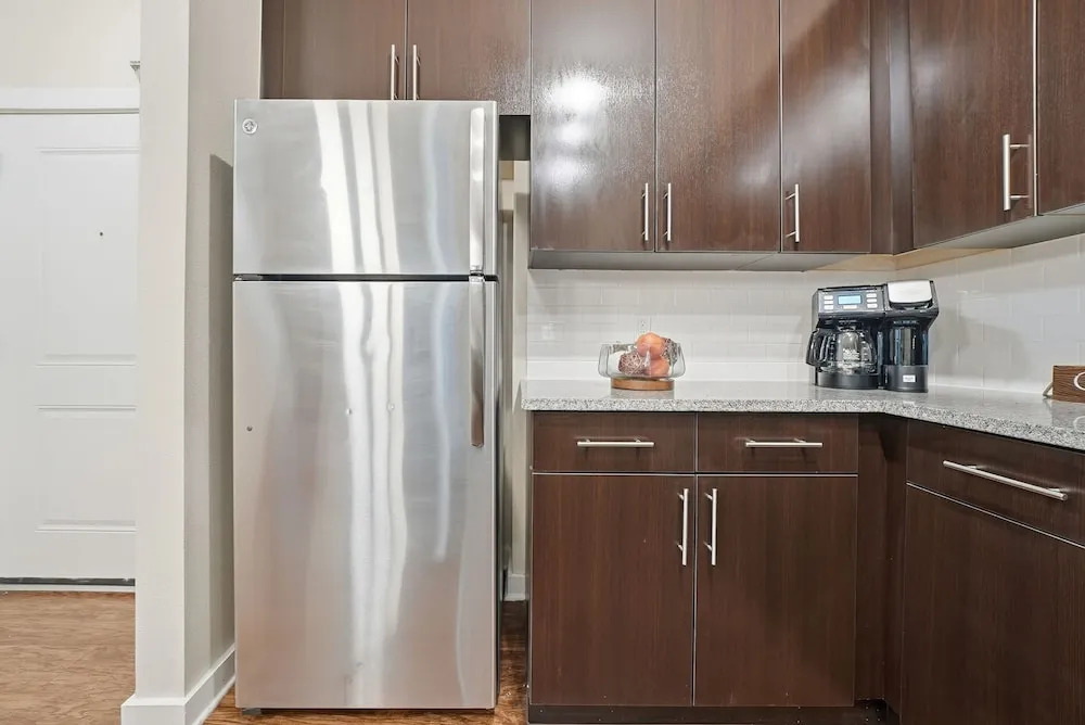 Stylish 2BR w Pool Pet-friendly Unit 13