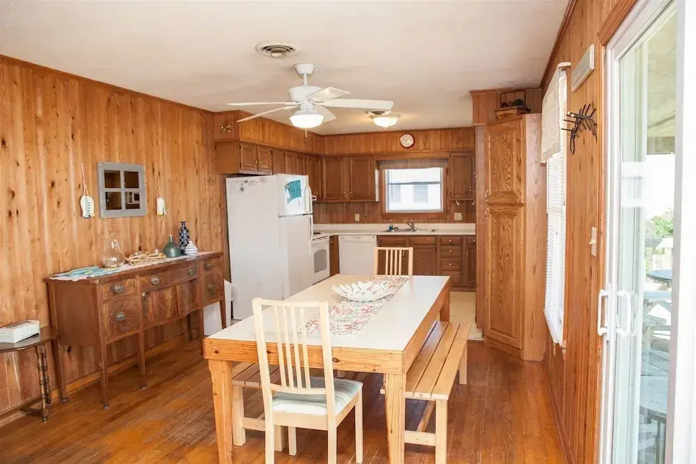 Time / Tide 4 Bedroom Cottage by RedAwning