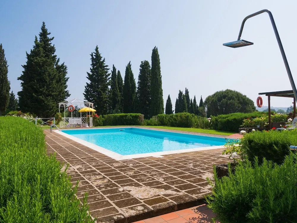 Romantic House in Tuscany With Pool Views
