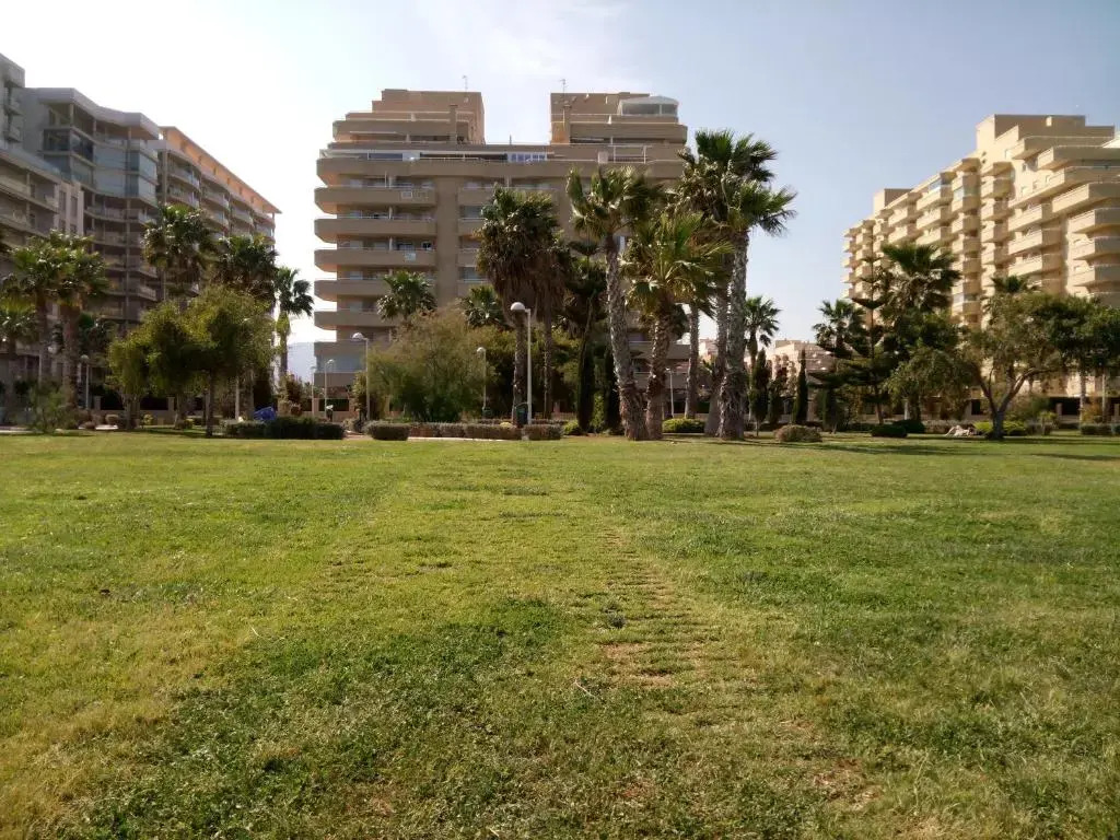 Apartamento 1ª Línea de mar en Marina d'Or con césped y playa [Familiar]