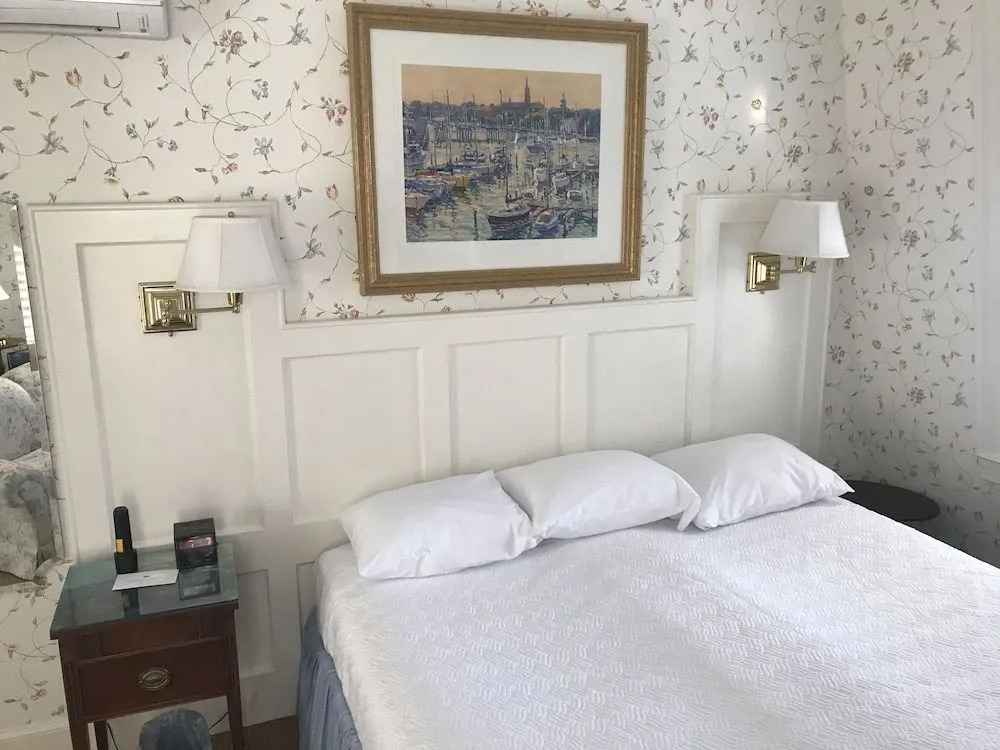 Flag House Inn