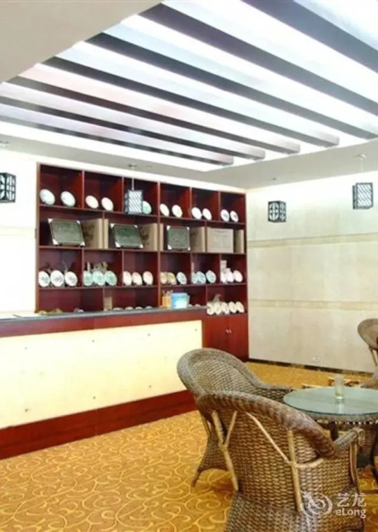 Kunming Jinggu Hotel