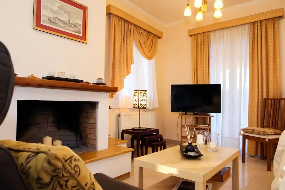 Lefkes House