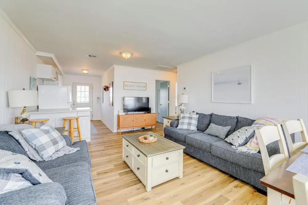 Beachfront Emerald Isle Vacation Rental with Deck!