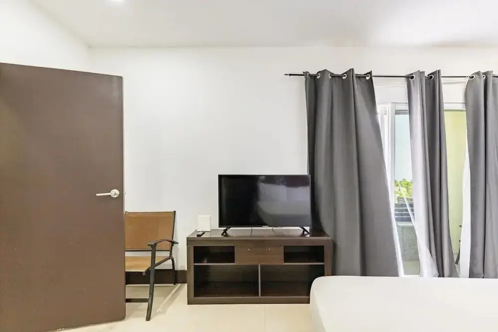 Apt - Gated Community-sleeps 4-balcony-parking