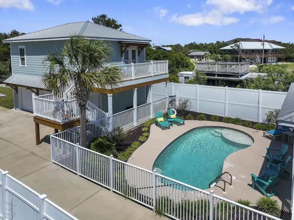 5 Bed, 5 Bath Beach Home/Only a 3 Minute Walk To The Beach! SLEEPS 12