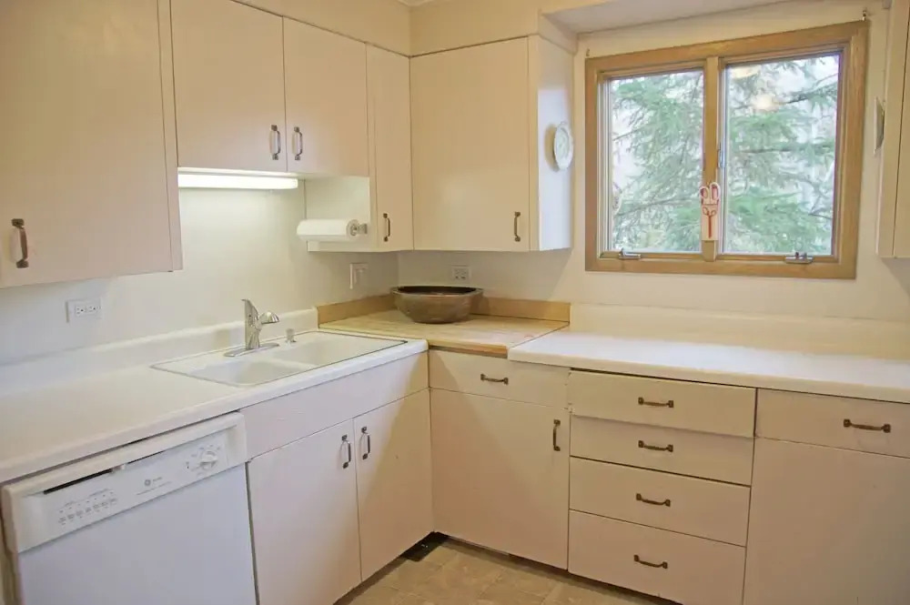 16 Forest Rd - 5 Br Home