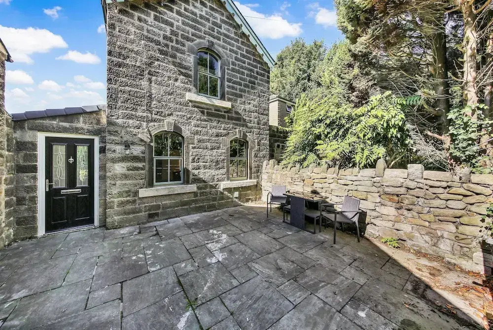 Host Stay Charnwood Cottage
