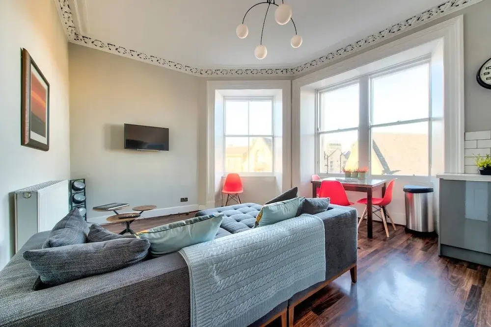 Spacious 2bd Apt Next to The Meadows/old Town