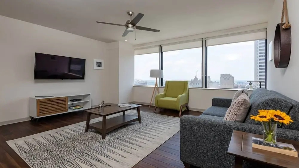 16th FL Bold CozySuites w/pool, gym, roof #5