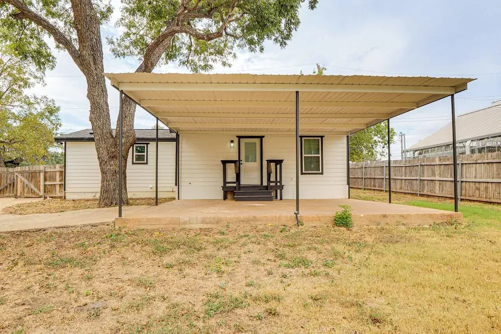 Near Historic Georgetown Square! Updated Home