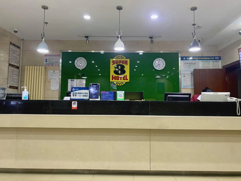 Super 8 Hotel
