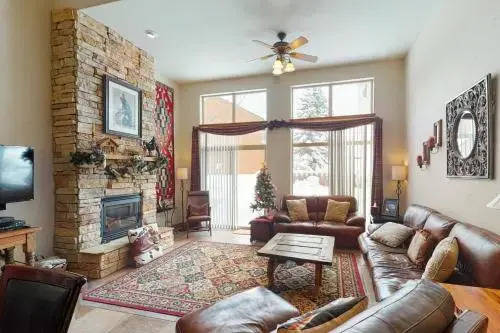 Whispering Pines 924