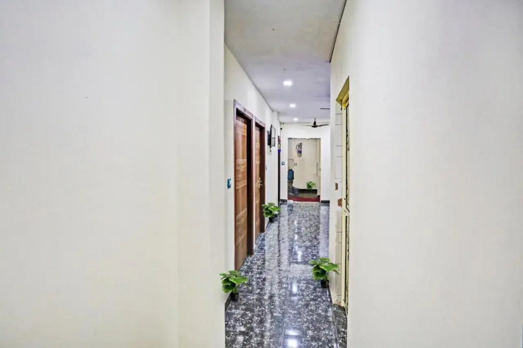 OYO Flagship 70297 Royal Palace Guest House