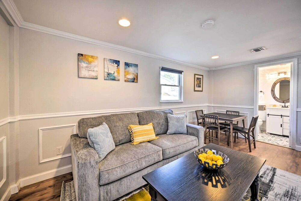 Bay Shore Vacation Rental ~ 7 Mi to the Beach