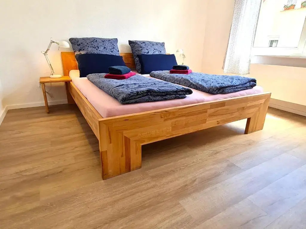 Burgunder helle und geräumige Ferienwohnung