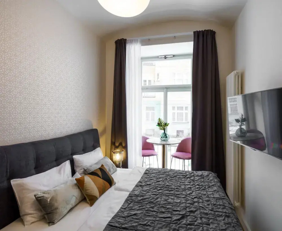 MN6 Luxury Suites by Adrez