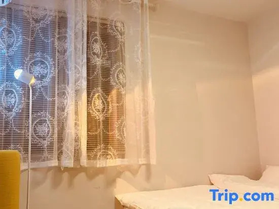 Yijian Homestay (Taoxichuan Creative Plaza)