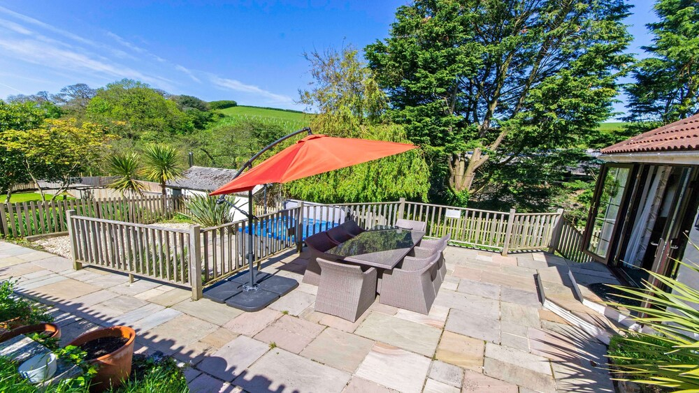Streamways Nr Croyde 6 Bedroom, Sleeps 12-16, Hot Tub