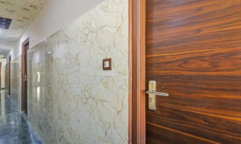 Itsy Hotels J A Royal Suites Manikonda
