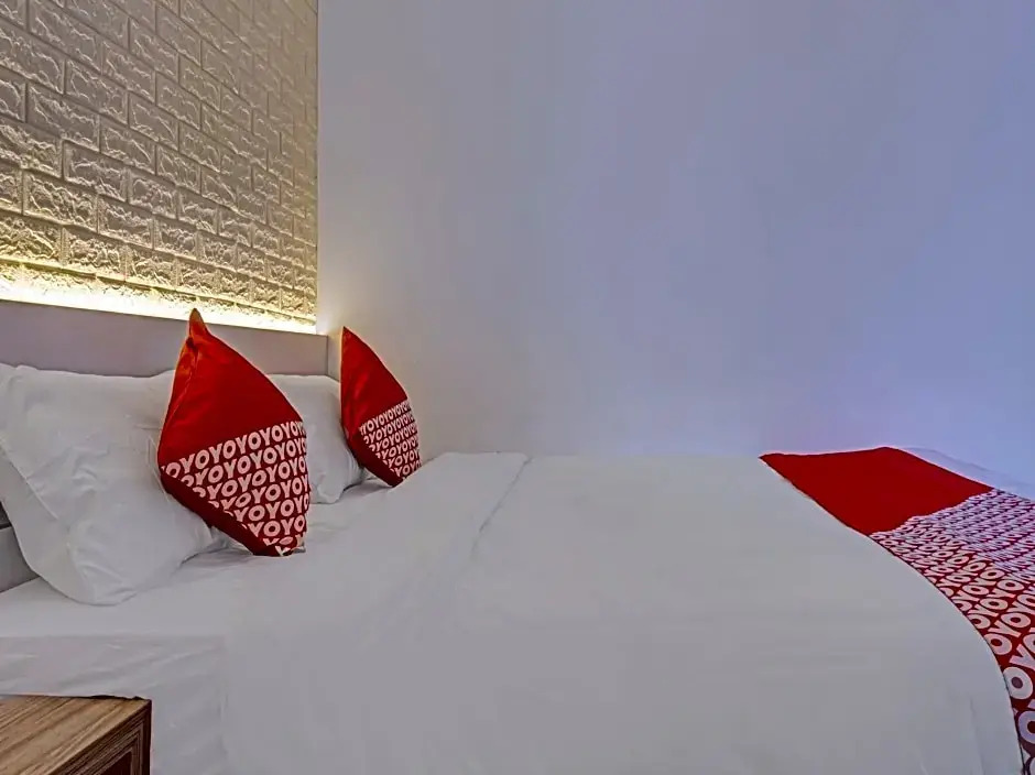 OYO 90120 Bolang Room