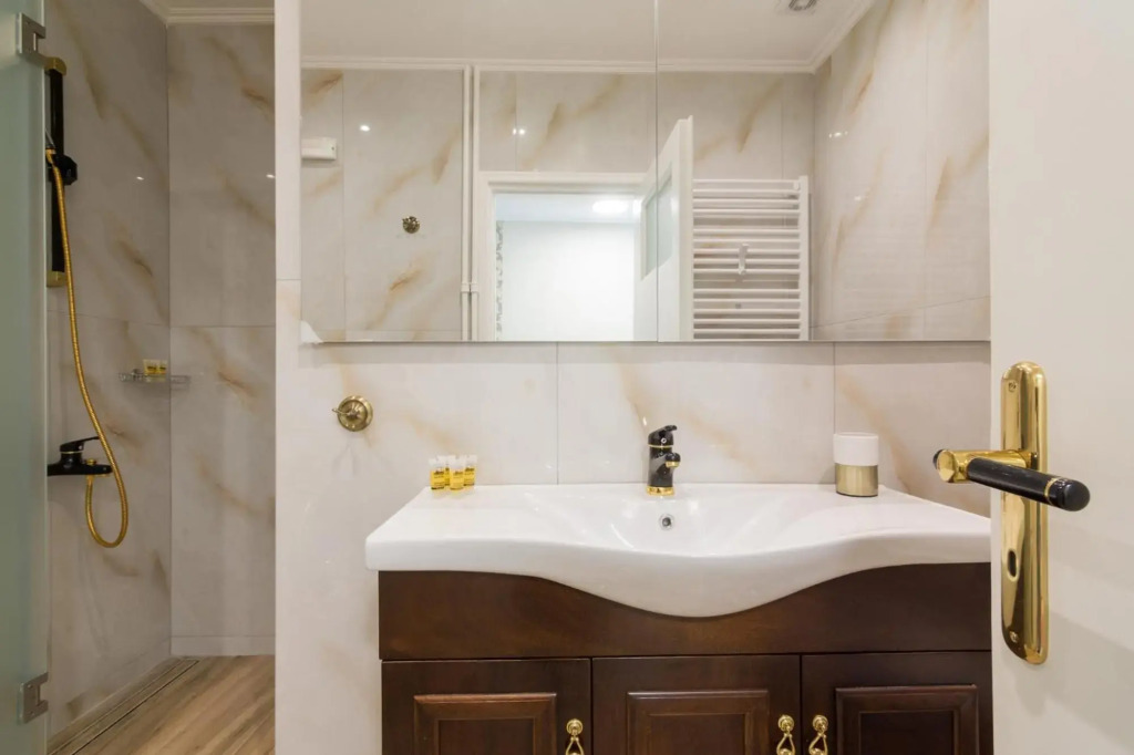 Minimal 2 bedroom apt near the Athens Concert Hall