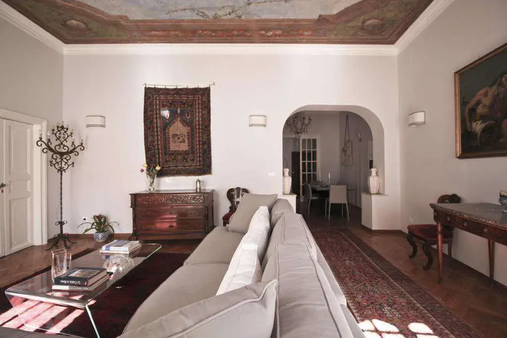 AT Roman Penthouse