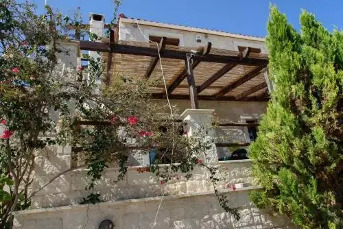 Traditional Stonehouse Vicky