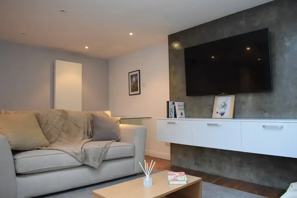 1 Bedroom Flat With Skylight In Angel