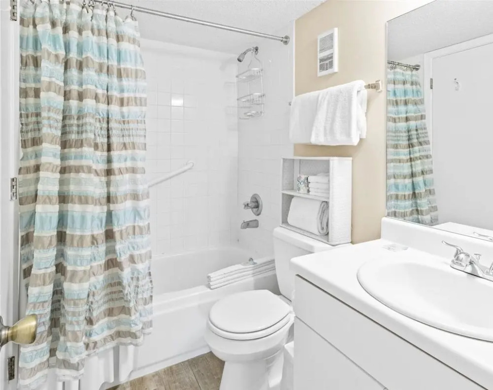 Gulf Shore Condo #310 - 2 Br condo by RedAwning