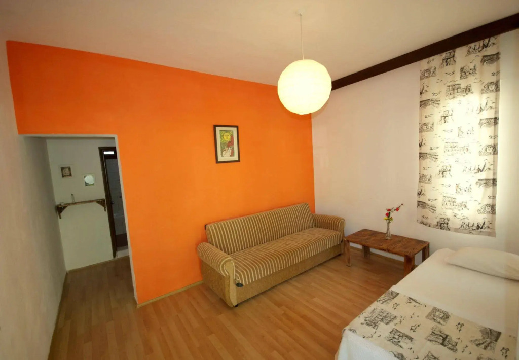 Dionysos Lodge