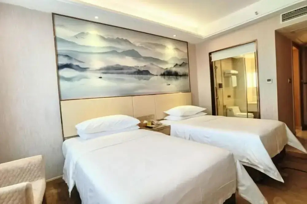 Vienna Hotel (Xupu Wanda Plaza)