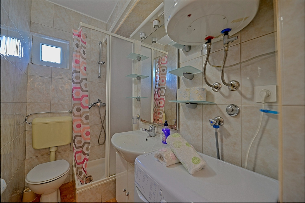 Apartment Puli - 200m from sea: Nela2  Postira, Island Brac